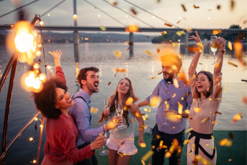 4 Great Themes for Your Boat Party Weekend